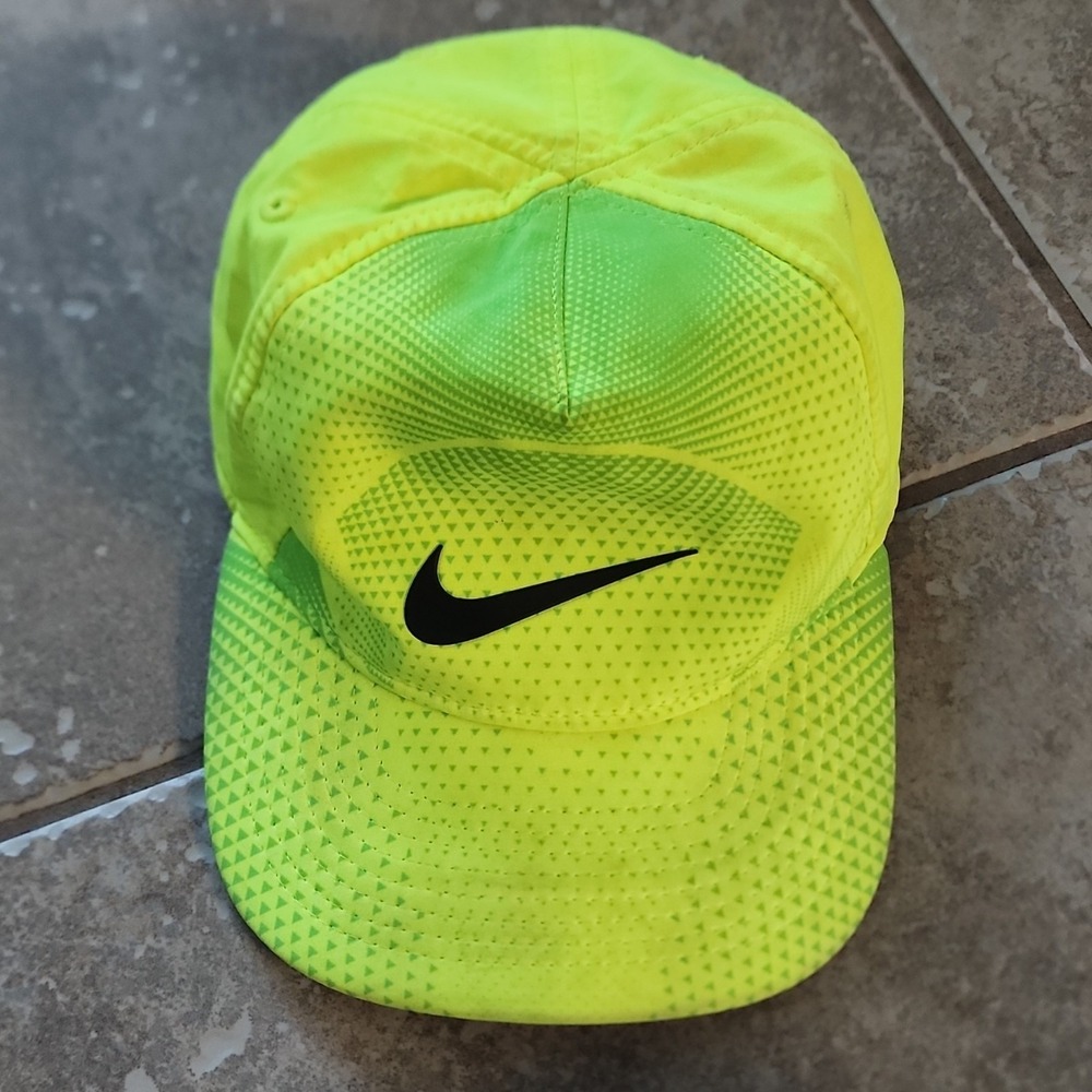 Nike Dri-FIT Adjustable Lightweight Baseball Cap Yellow Green One Size YOUTH